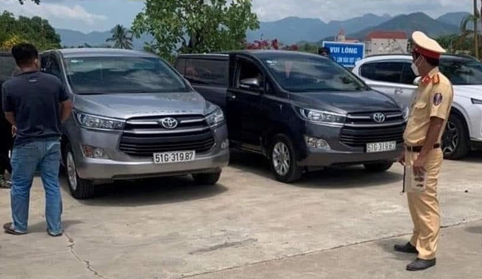 Vụ 2 xe ô tô Innova cùng biển số 