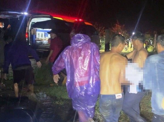 2 nam sinh lớp 7 chết đuối dưới sông gần nhà sau khi xin đi chơi