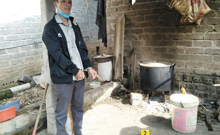 Vụ rủ bé gái 5 tuổi ra sau bếp