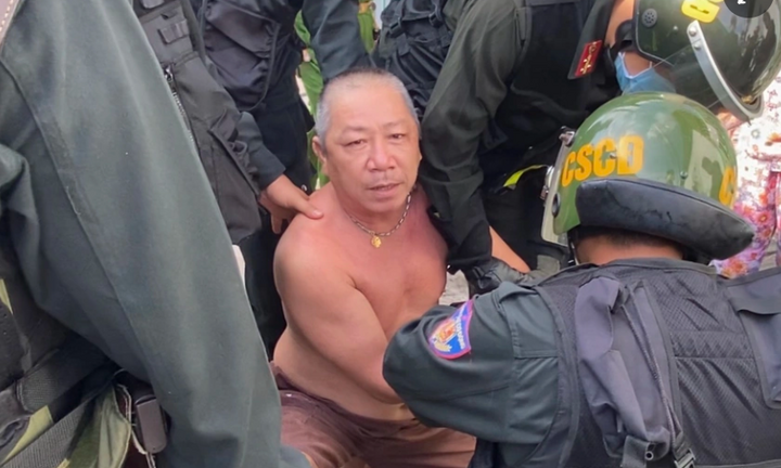 Vụ tạt axit hàng xóm rồi cố thủ trong phòng trọ: Do bị chê