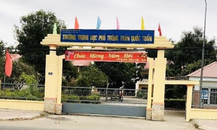 Nghi vấn nữ sinh lớp 11 bị rạch mặt: Hiệu trưởng lên tiếng