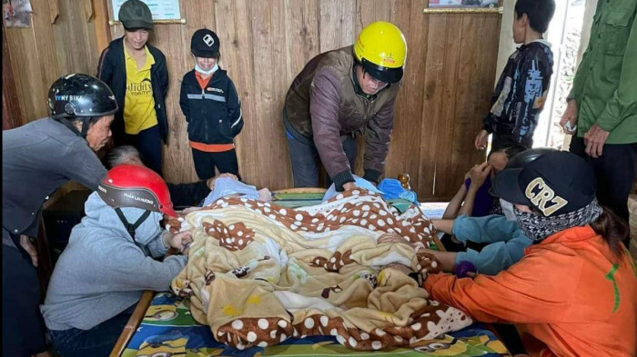 Mẹ đau đớn phát hiện 2 con trai chết đuối dưới ao sau nhà