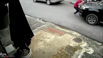 Vụ cầm dao chặn đầu ô tô chủ nợ, 