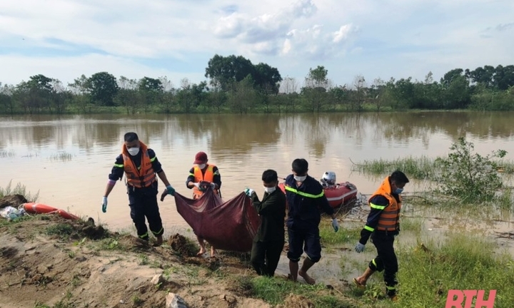 Phát hiện thi thể nam giới nổi trên sông Mã