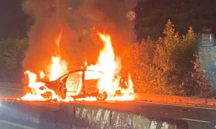 Ôtô bốc cháy kinh hoàng sau tai nạn ở TP.HCM, 2 người thiệt mạng