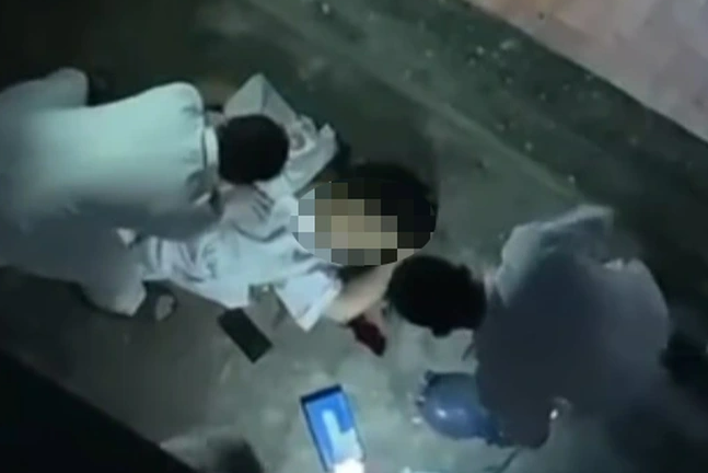 Một bác sĩ rơi từ tầng 12 bệnh viện Quân y 103 xuống đất tử vong