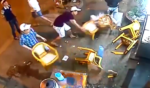 Hủy hoại hoặc cố ý làm hư hỏng tài sản của người khác có bị đi tù không?