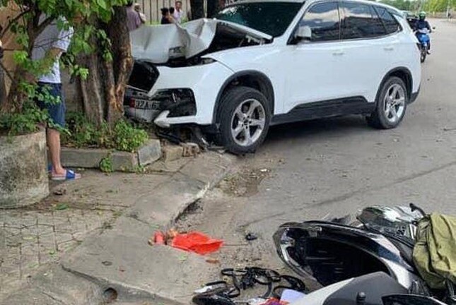 Tài xế say xỉn gây tai nạn, chỉ tay vào mặt CSGT thách thức