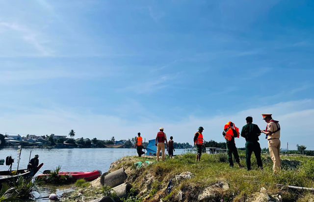 Thi thể người đàn ông nhảy cầu Cửa Đại được tìm thấy ở đâu?