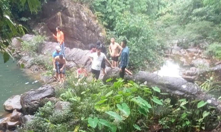 Học sinh lớp 9 bị đuối nước tử vong khi tắm suối ở Quảng Bình