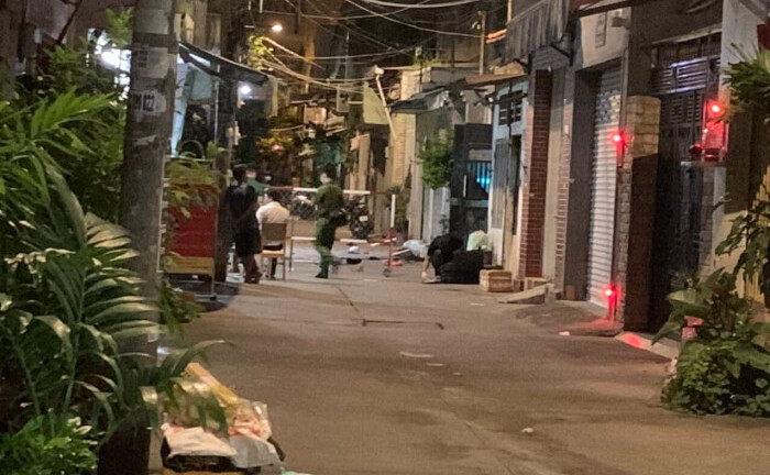 Mâu thuẫn do nhóm trẻ va chạm khi đá bóng, 1 người bị đâm tử vong