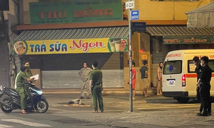 Tá hỏa phát hiện người đàn ông rơi lầu lúc rạng sáng