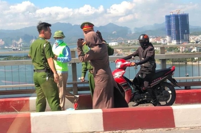 Hé lộ nguyên nhân người phụ nữ 38 tuổi định nhảy cầu Bãi Cháy tự tử