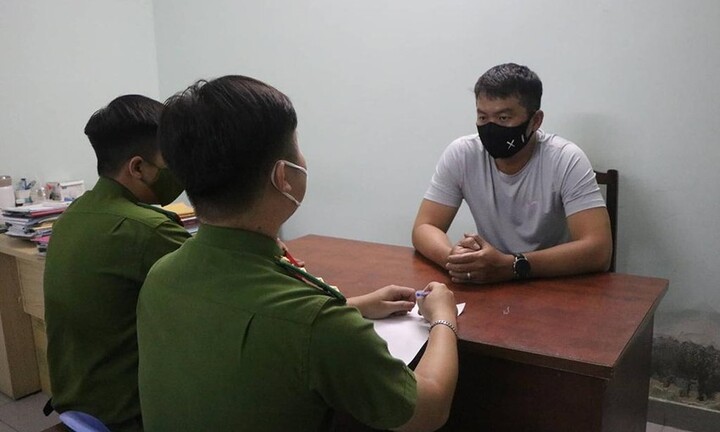 Người đàn ông hành hung bác sĩ ở TP.HCM khai gì?