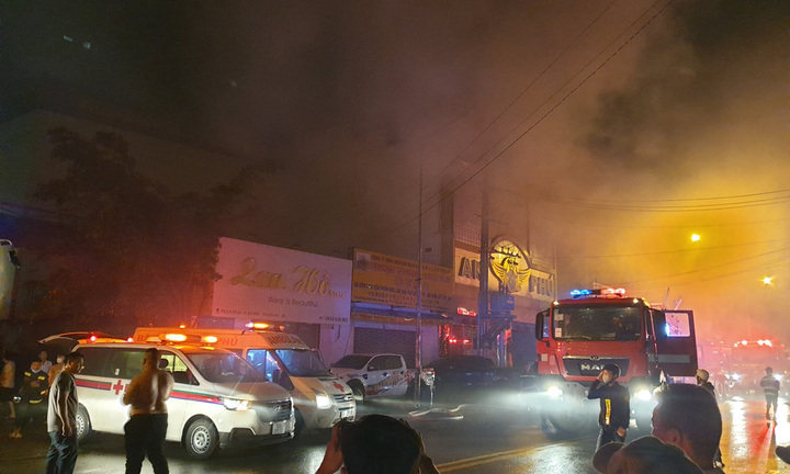 Hiện trường vụ cháy quán karaoke kinh hoàng ở Bình Dương, nhiều người tử vong