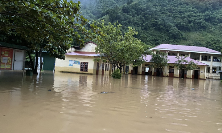 Sơn La: Trường THCS Tạ Khoa chìm trong 