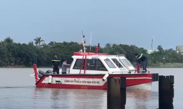 Vụ thanh niên 19 tuổi nhảy sông Sài Gòn tự tử: Nhân chứng nói gì?