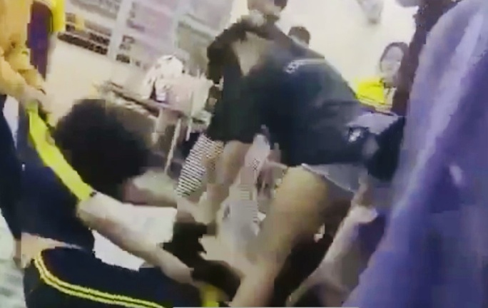 Vụ 2 nữ sinh ở TP Thủ Đức bị hành hung: Hình ảnh camera tiết lộ sốc