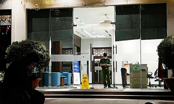 Phát hiện một người nước ngoài chết trong tư thế treo cổ tại căn hộ cao cấp ở TP.HCM