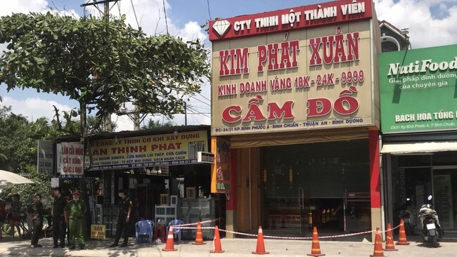 Người đàn ông dùng búa cướp tiệm vàng ở Bình Dương khai gì?