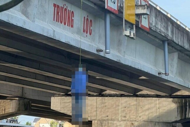 Đi tập thể dục, tá hỏa phát hiện người đàn ông treo cổ dưới gầm cầu