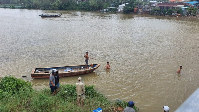 Nam sinh bỏ nhà đi lúc rạng sáng, nghi nhảy cầu tự tử