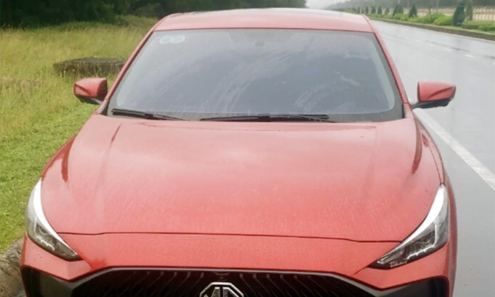 Vụ thi thể nữ giới ở bãi biển Phú Yên: Chiếc ô tô đỏ để trên đường