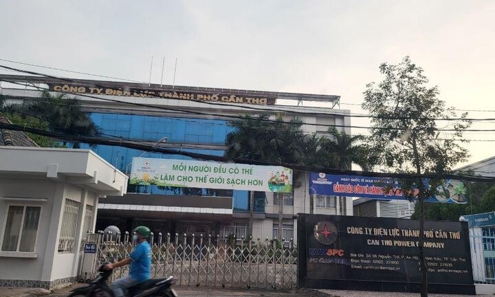 Lái xe chết trong tư thế treo cổ tại Công ty Điện lực Cần Thơ