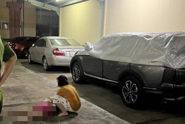 Một cô gái trẻ rơi từ tầng cao chung cư ở TP.HCM xuống đất tử vong