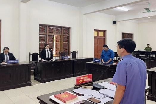 Hiếp dâm 3 con gái ruột, 