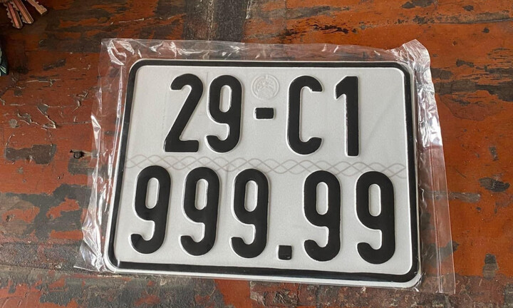 Xe máy Wave Alpha được trả hơn 1,6 tỷ đồng khi đeo biển ngũ quý 9 siêu VIP