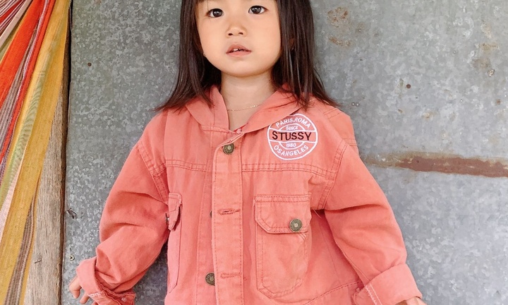 Chồng dẫn con gái 2 tuổi 