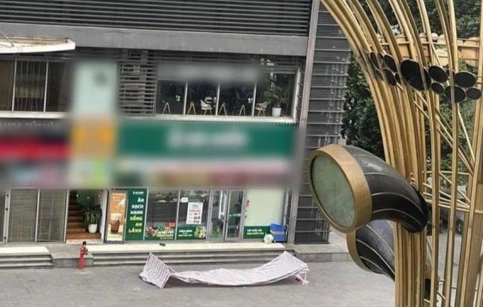 Hà Nội: Bé trai rơi từ chung cư cao cấp xuống đất tử vong