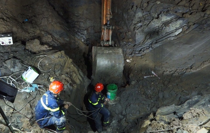 Thủ tướng chỉ đạo tập trung cứu cháu bé 10 tuổi rơi xuống ống cọc bê tông ở Đồng Tháp