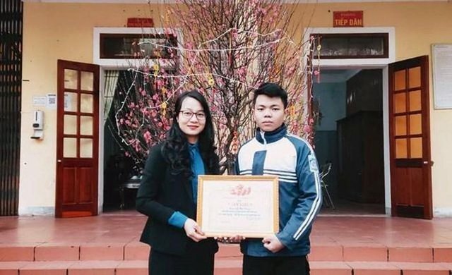 Nhặt được hơn 41 triệu đồng, nam sinh lớp 11 trả lại người đánh rơi