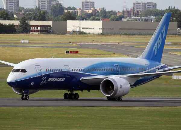 Nguyên nhân bất ngờ khiến Boeing đình chỉ giao máy bay 787 Dreamliner