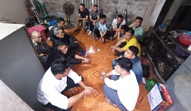 Bắt ổ xóc đĩa ở Quảng Ninh: Cụ ông 85 tuổi, người có bệnh lý tâm thân tham gia 