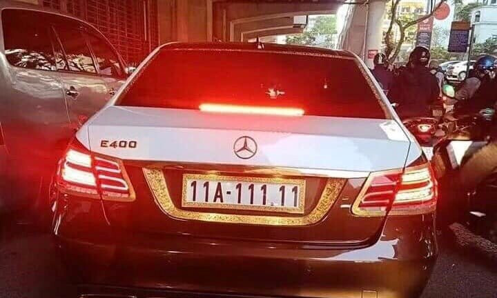 Thông tin nóng vụ xe Mercedes E400 gắn biển ngũ quý 1 chạy ở Hà Nội