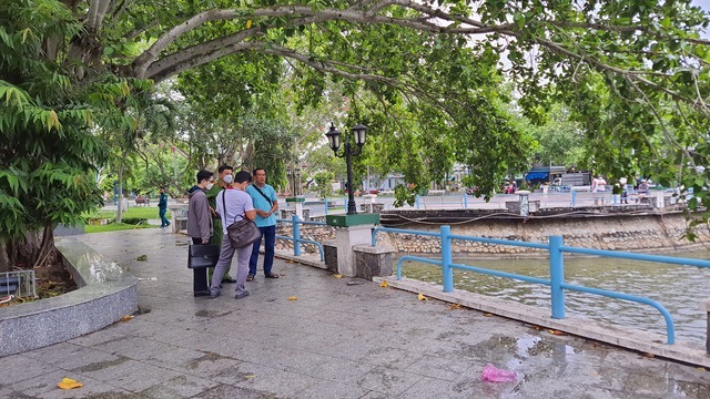 Kinh hãi phát hiện thi thể nữ giới phân hủy dưới hồ ở công viên Tết Mậu Thân