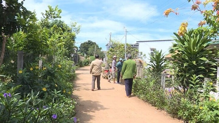 Đi làm về, vợ kinh hãi phát hiện chồng và 3 con nhỏ chết treo cổ