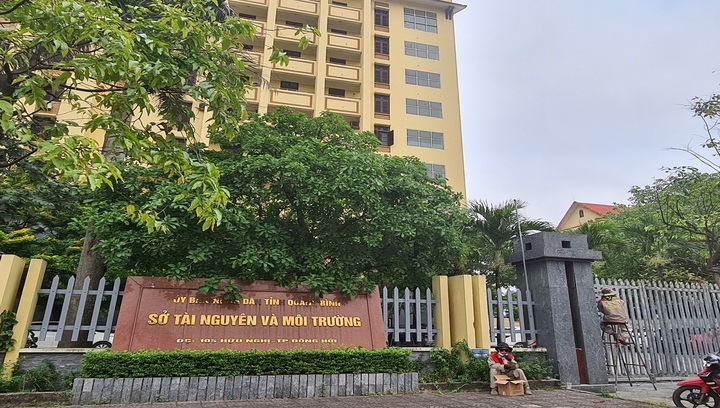 Bắt quả tang 4 cán bộ Sở TN&MT tỉnh Quảng Bình đánh bạc