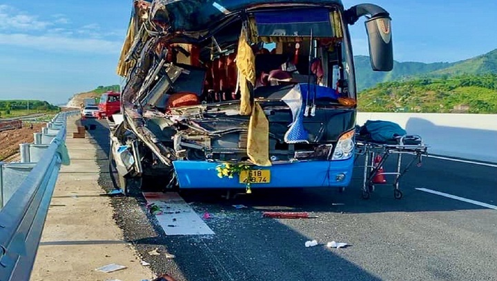 Vụ xe chở đoàn từ thiện gặp nạn, 2 người tử vong: Đang ngủ giật mình bởi tiếng động như 