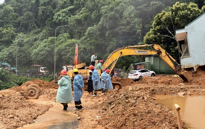 Vụ sạt lở đất ở đèo Bảo Lộc: Tìm thấy thi thể nạn nhân thứ 4