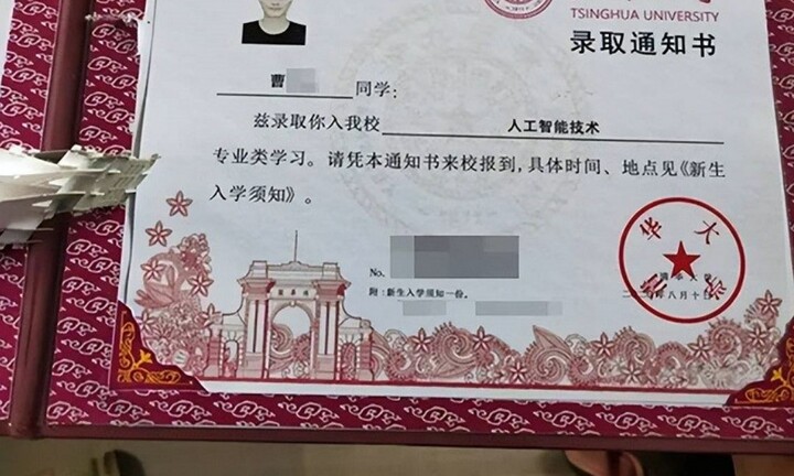 Con trai đỗ đại học top đầu, người đàn ông mở tiệc ăn mừng nhưng lại nhận lại cái kết bất ngờ