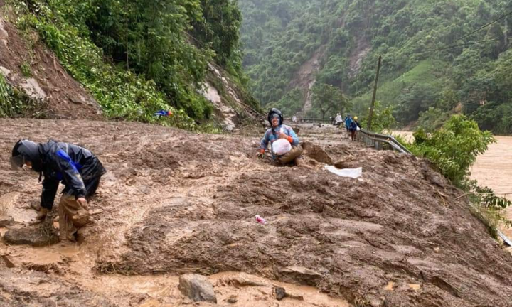 Bộ GTVT chỉ đạo khẩn về tập trung ứng phó mưa lũ, sạt lở đất