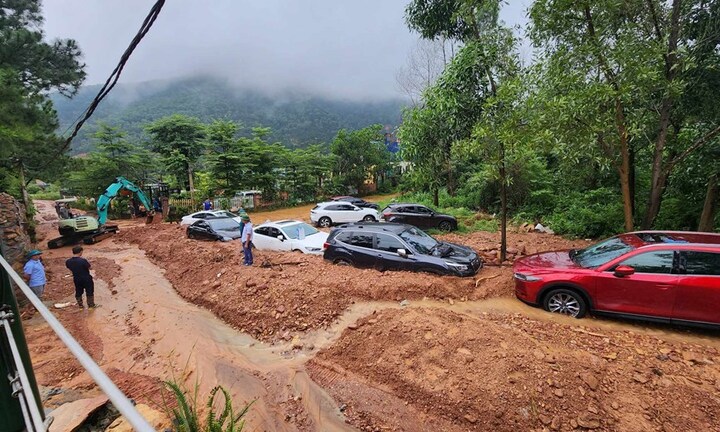 Hé lộ nguyên nhân vụ sạt lở vùi lấp ô tô ở Sóc Sơn