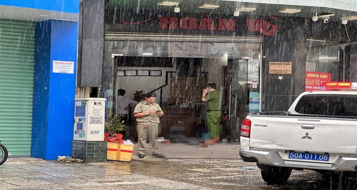 Vụ nam thanh niên người dính máu gục trước khách sạn ở TP.HCM: Hé lộ nguyên nhân