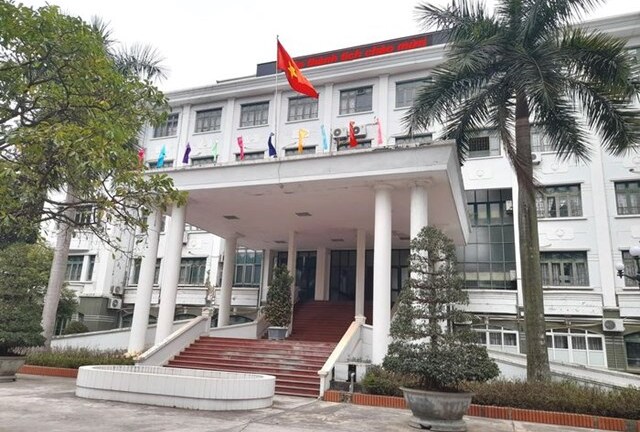 Vì sao Vĩnh Phúc yêu cầu các trường học thu tiền mặt?