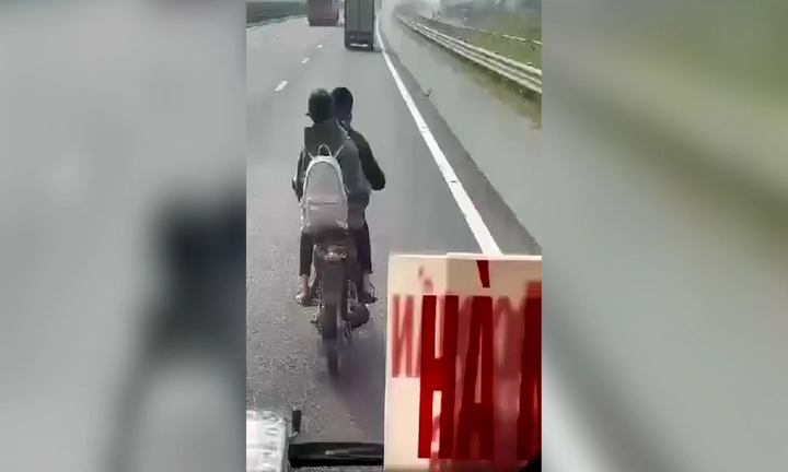 Thiếu niên 14 tuổi đánh võng, tạt đầu trên cao tốc Pháp Vân- Cầu Giẽ gây tai nạn, 1 người chết