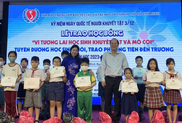 Tin thời sự nóng mới nhất ngày 4/12: 1,2 tỷ đồng chăm lo trẻ khuyết tật, mồ côi TP.HCM